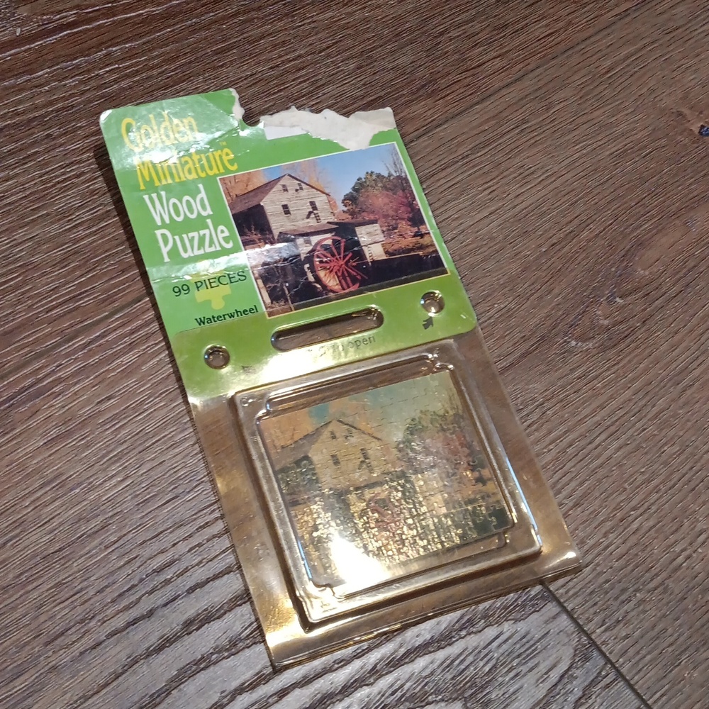 VINTAGE GOLDEN MINITURE WOOD PUZZLE.. #5893